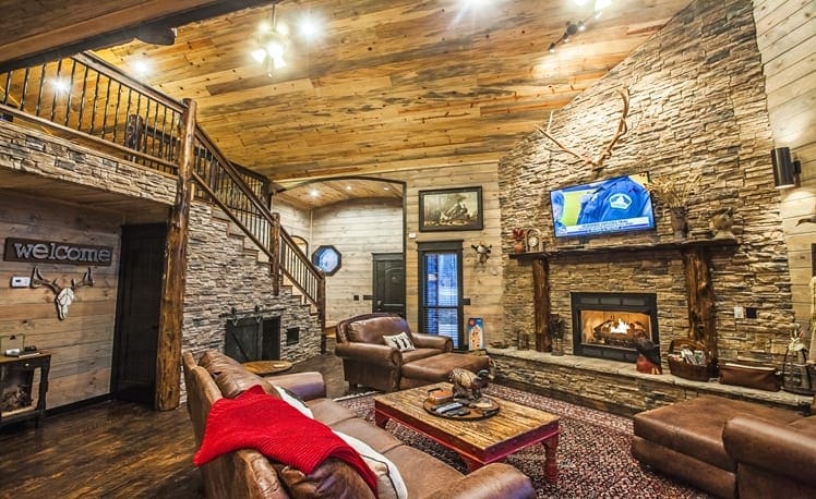 Mountain Melody great room with fireplace and built in pet kennel