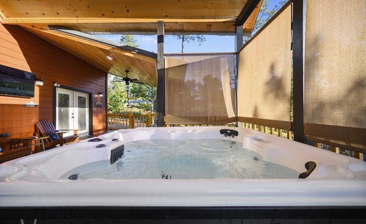 Large Hot Tub with Privacy Screens