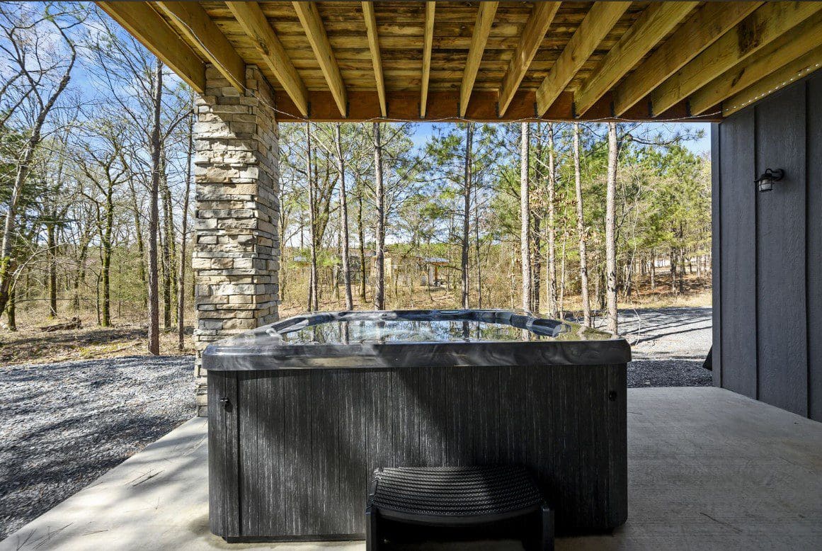 Broken Bow Lake Cabin Rentals | » hot tub