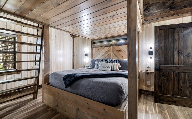 Bedroom with loft sleeping