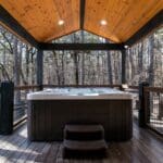 Bourbon Bear - Large Hot Tub on Covered Porch
