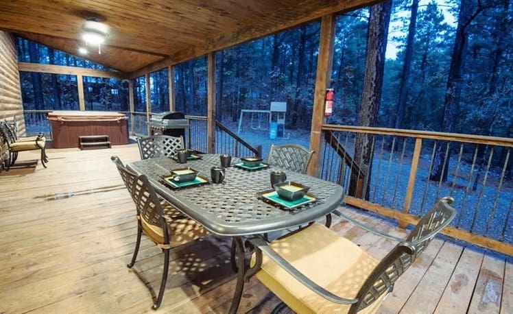 outdoor dining table