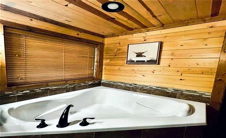 THL BATH #1 JETTED TUB