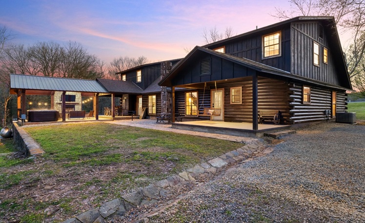 back view of cabin with picnic table