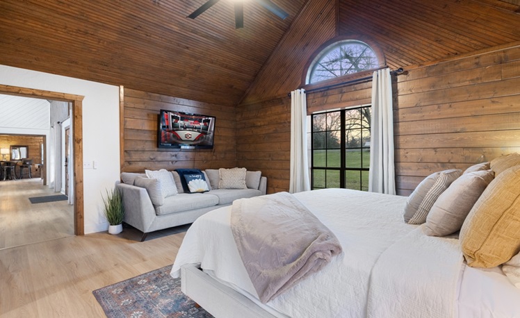 Master-Bedroom 1-on-First-Floor
