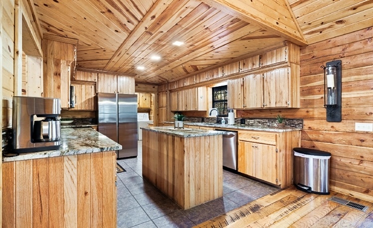 Kitchen with large island
