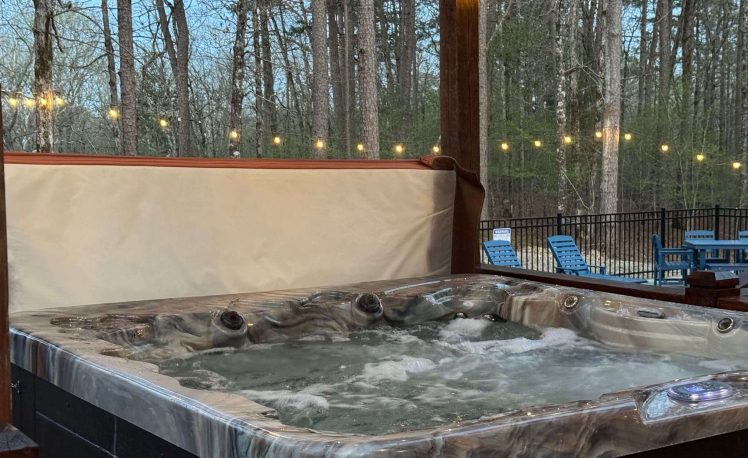 white oak lodge hot tub with string lights
