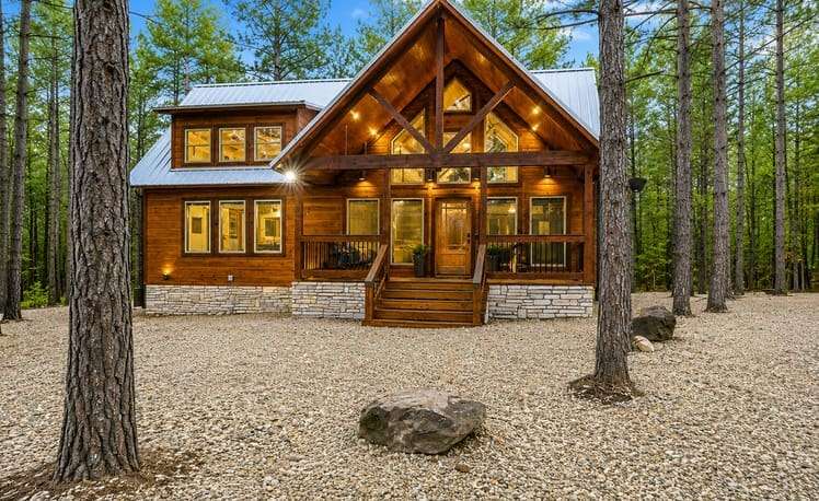 Front view of just Chillin cabin