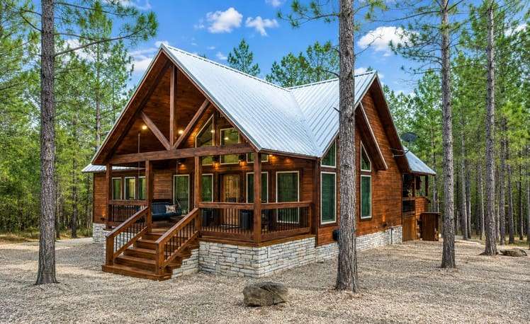 Side front view of Just Chillin Cabin